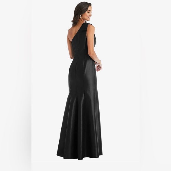 Alfred Sung Bow One-Shoulder Black Satin Trumpet Gown - Picture 3 of 8